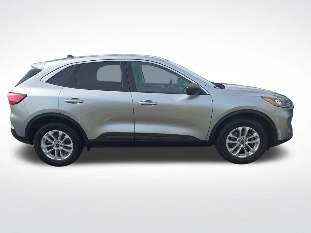 Used 2022 Ford Escape SE with VIN 1FMCU9G64NUA35832 for sale in Golden Valley, Minnesota