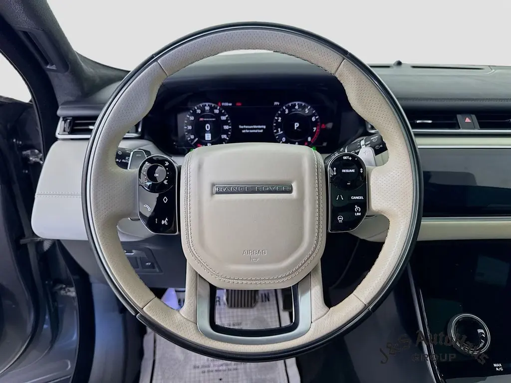 2018 Land Rover Range Rover Velar R-Dynamic HSE photo 12