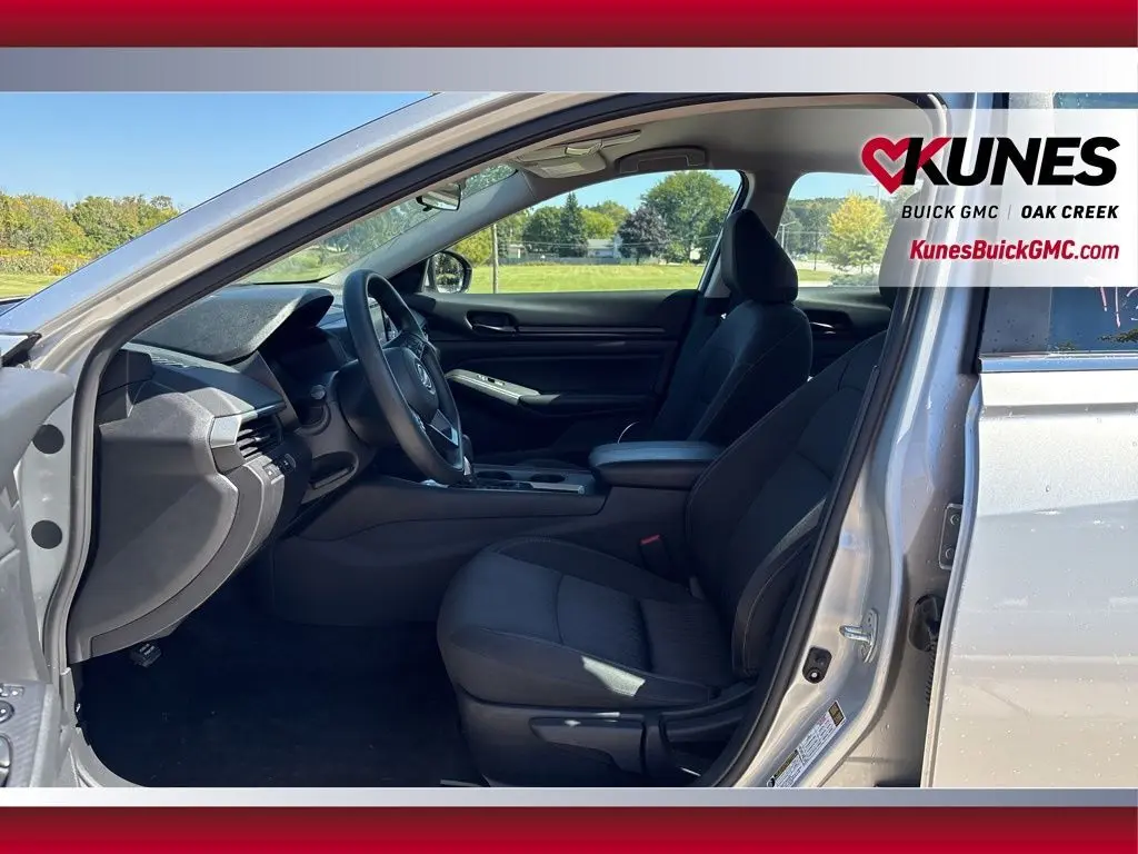2023 Nissan Altima 2.5 S photo 9