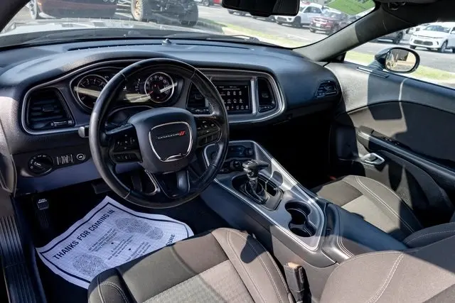 2022 Dodge Challenger SXT photo 2