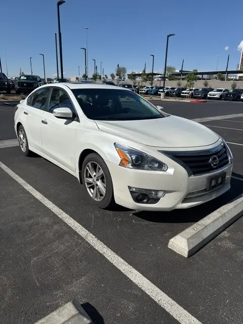 Used 2015 Nissan Altima SV with VIN 1N4AL3AP8FC162562 for sale in Las Vegas, NV