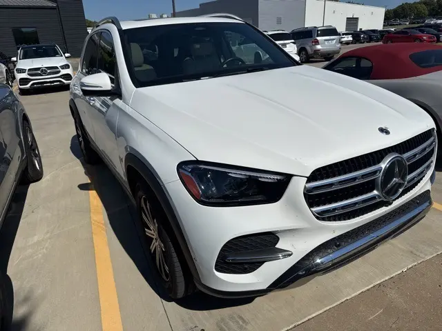 2025 Mercedes Benz GLE 450 4MATIC photo 4