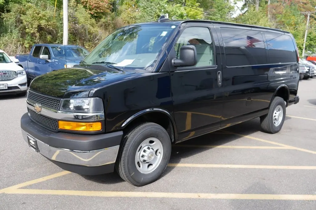 2025 Chevrolet Express 2500 Work photo 3