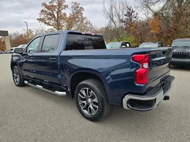 2022 Chevrolet Silverado 1500 LT photo 3