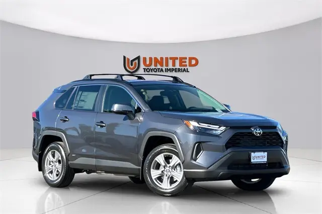 2025 Toyota RAV4 XLE's photo