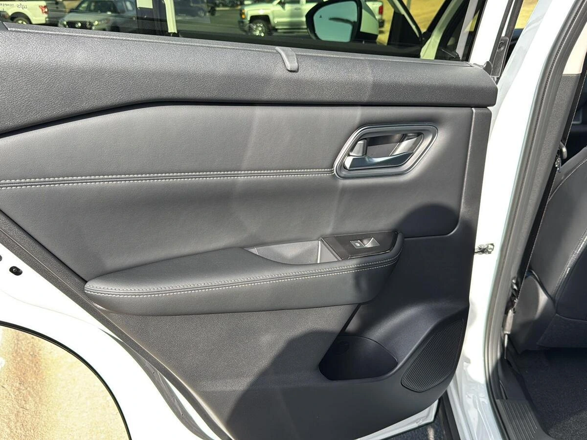 2026 Nissan Rogue Platinum - Photo 15