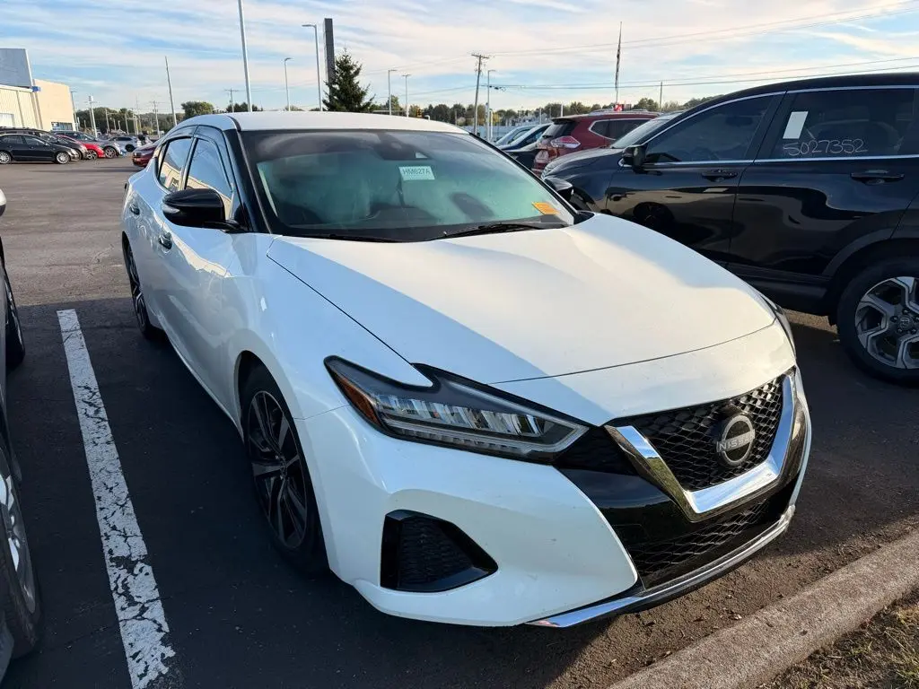 2023 Nissan Maxima SV photo 2