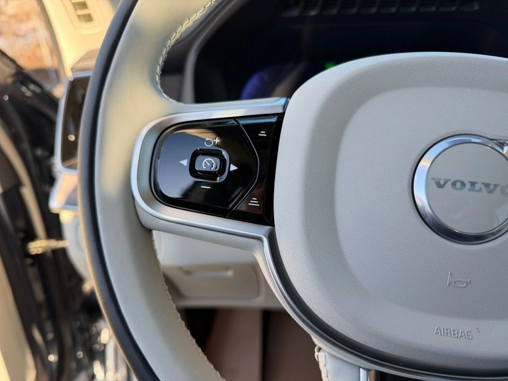 2026 Volvo - image 17