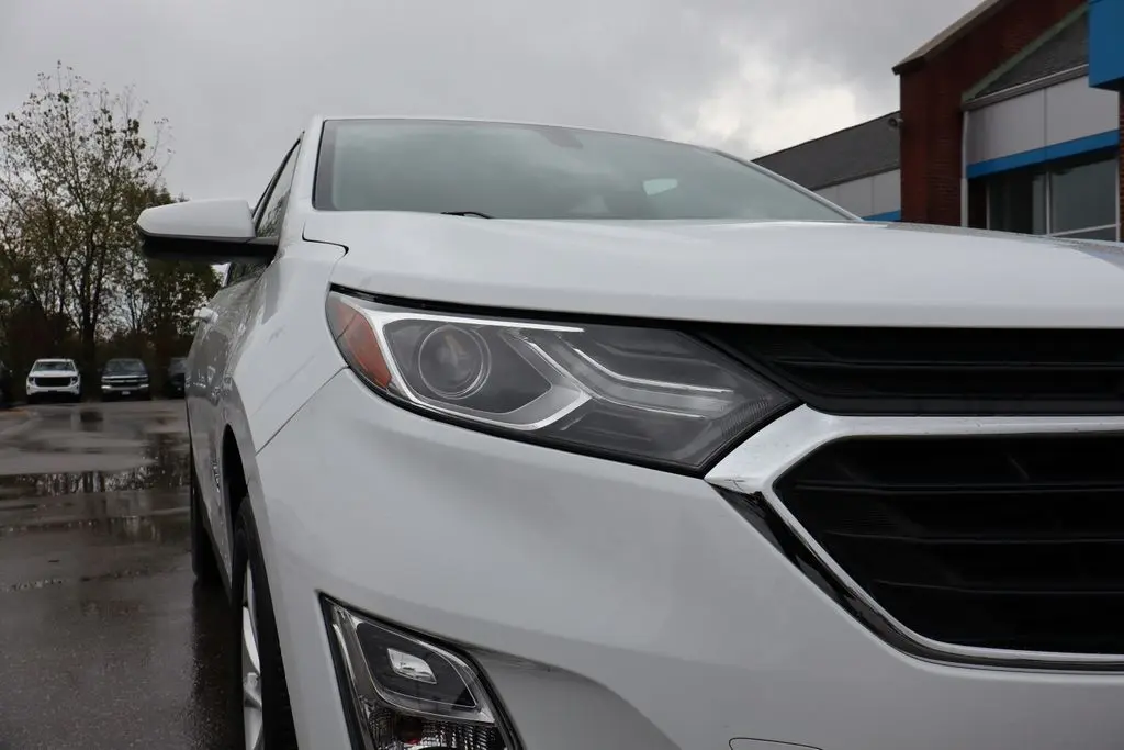 2019 Chevrolet Equinox LT photo 2