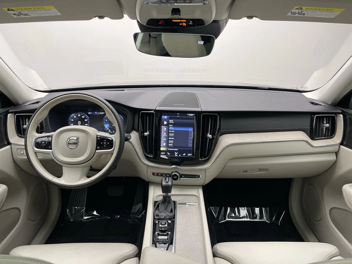 2020 Volvo - image 14