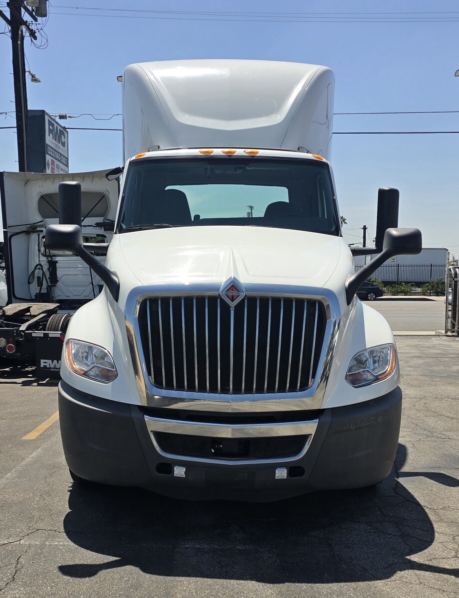 2021 International LT in CA — photo 3