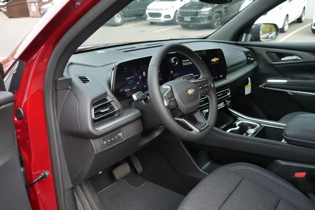 2026 Chevrolet Traverse 2LT photo 10