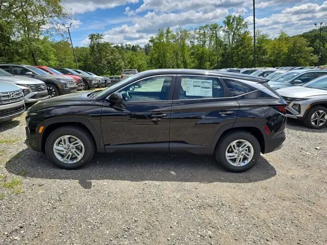2025 Hyundai Tucson SE photo 2