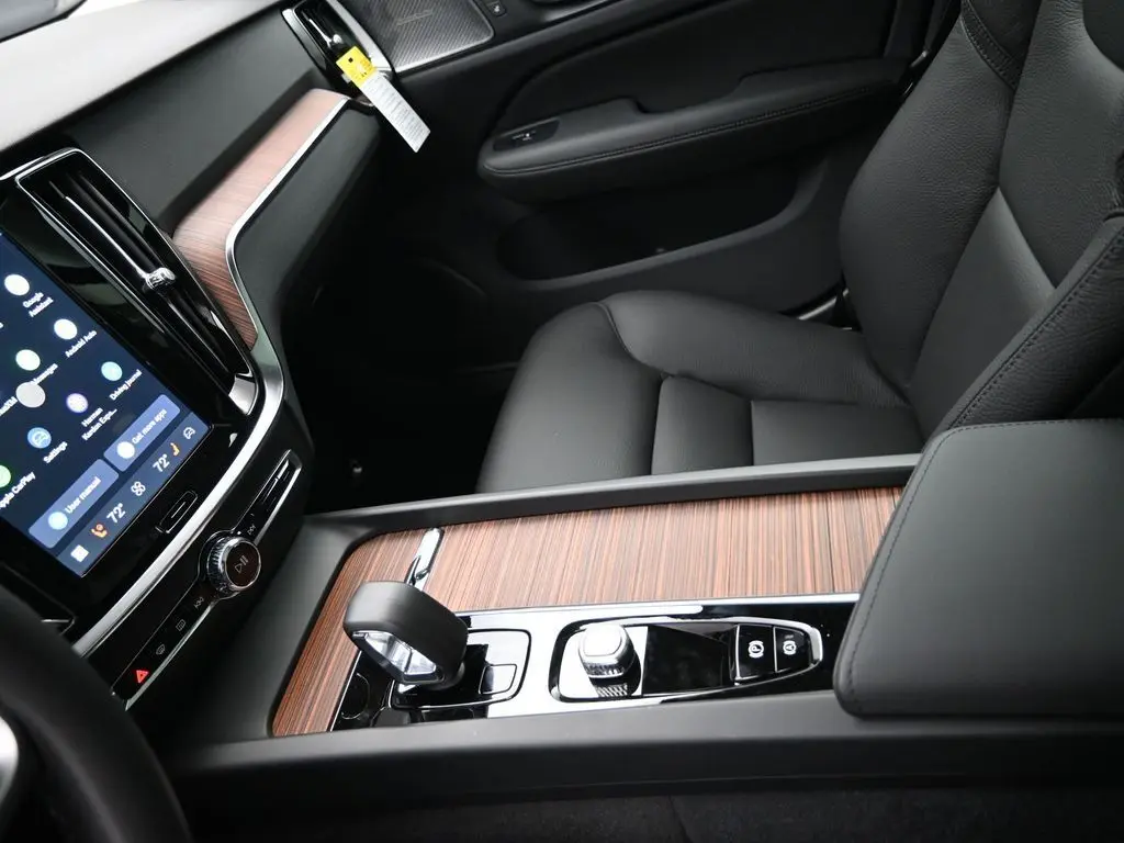 2026 Volvo - image 16