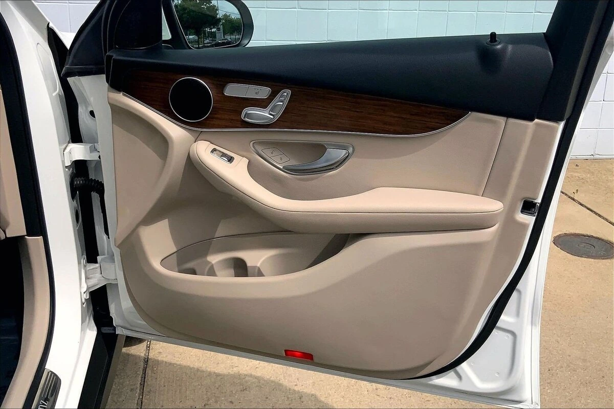 2022 Mercedes-Benz GLC GLC300 - Photo 29