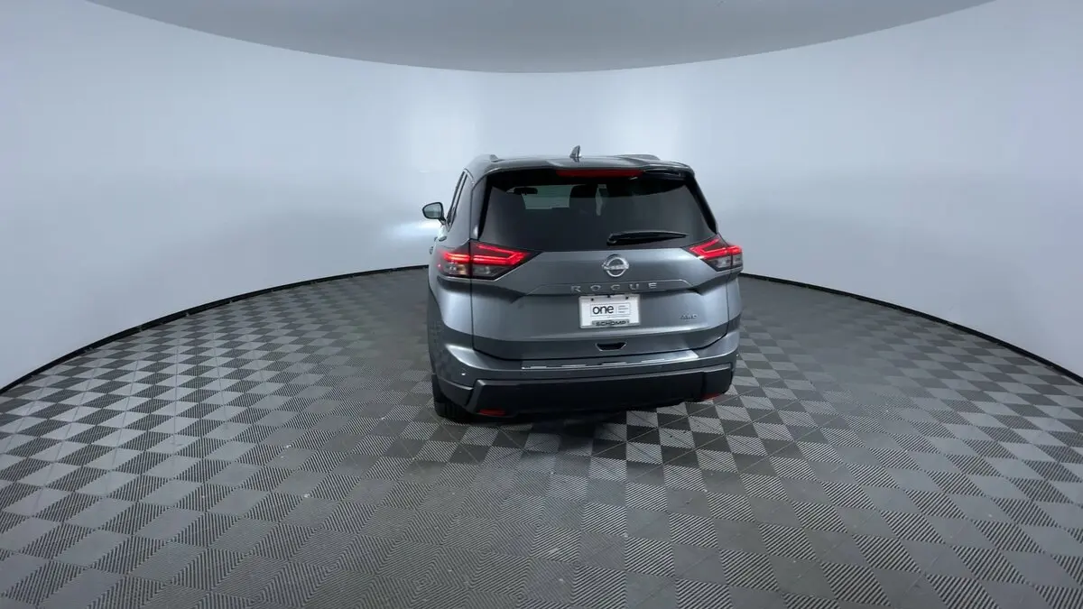 2026 Nissan Rogue SV photo 4