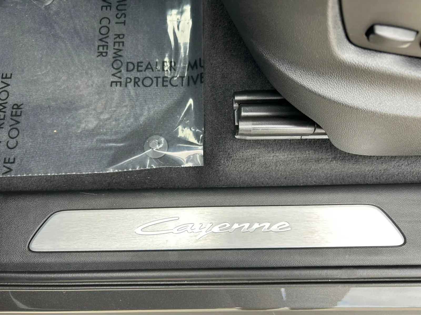 2025 Porsche Cayenne Coupe Base photo 16