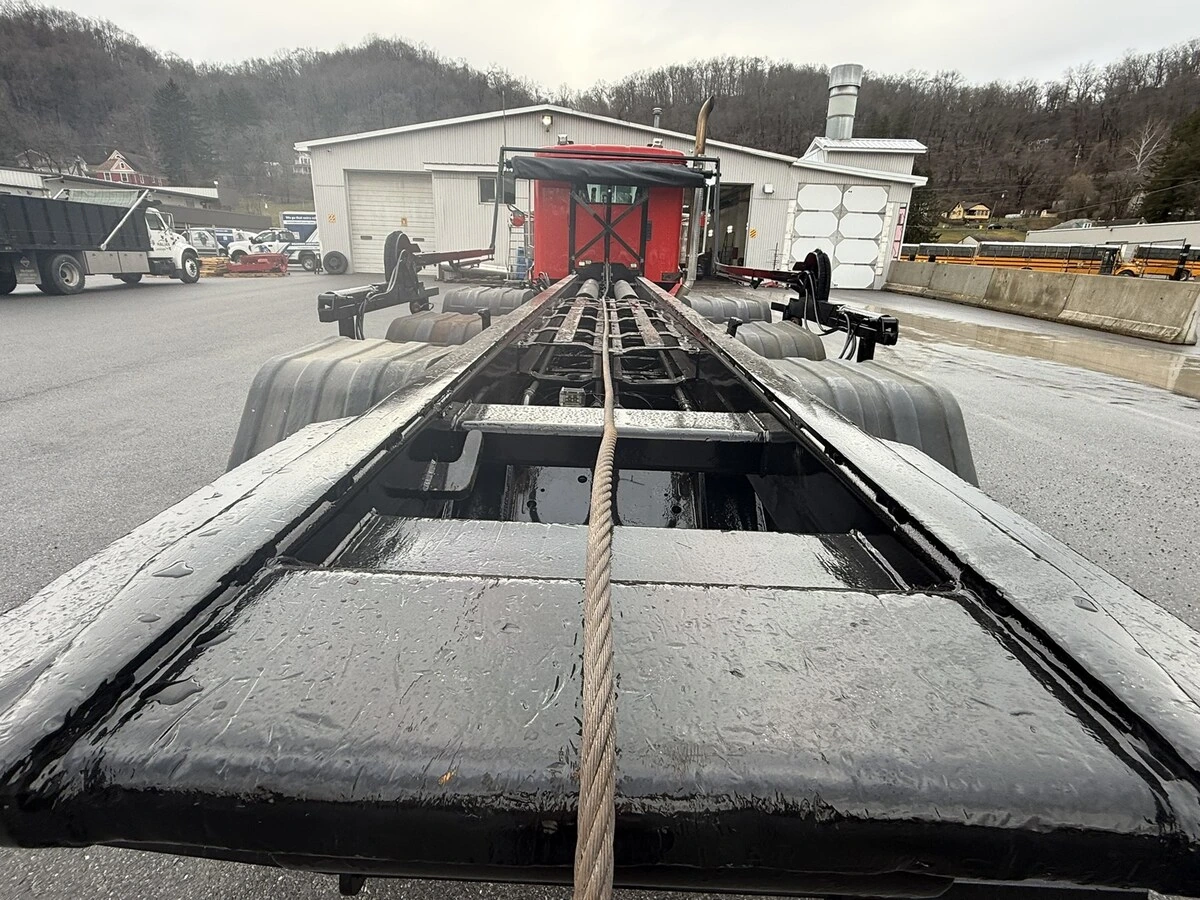 2016 International - image 6