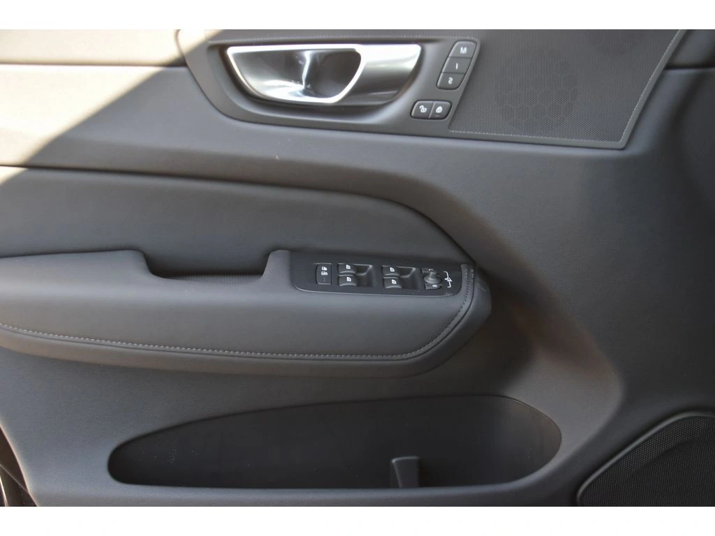 2026 Volvo - image 27