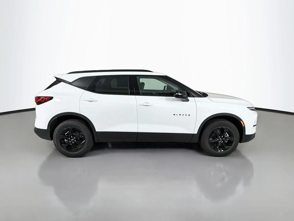2026 Chevrolet Blazer LT - Photo 8