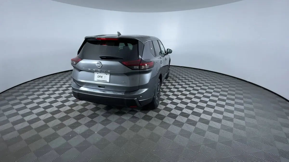 2026 Nissan Rogue SV photo 4