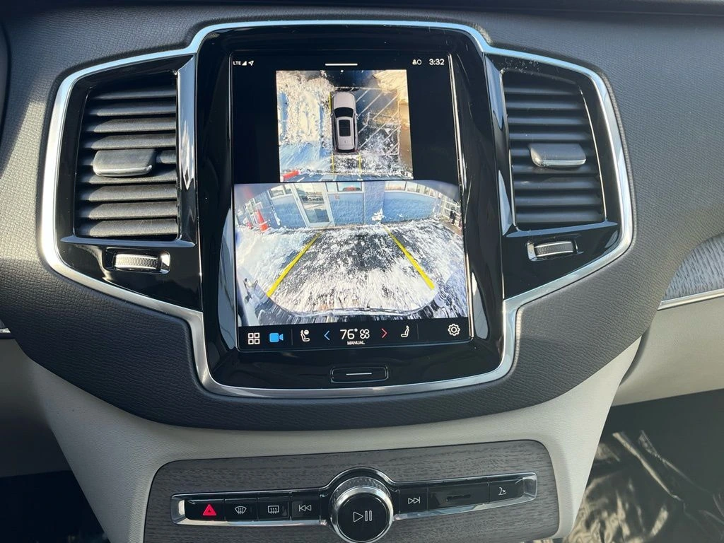 2025 Volvo - image 20