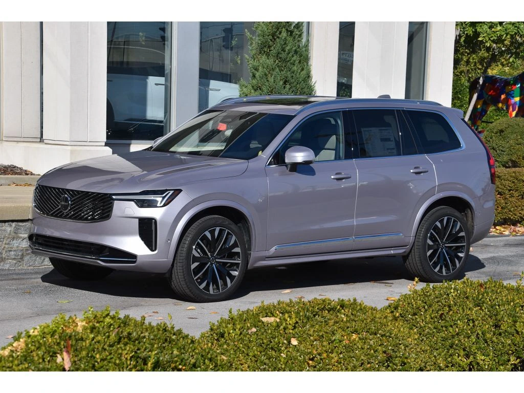 2026 Volvo - image 8