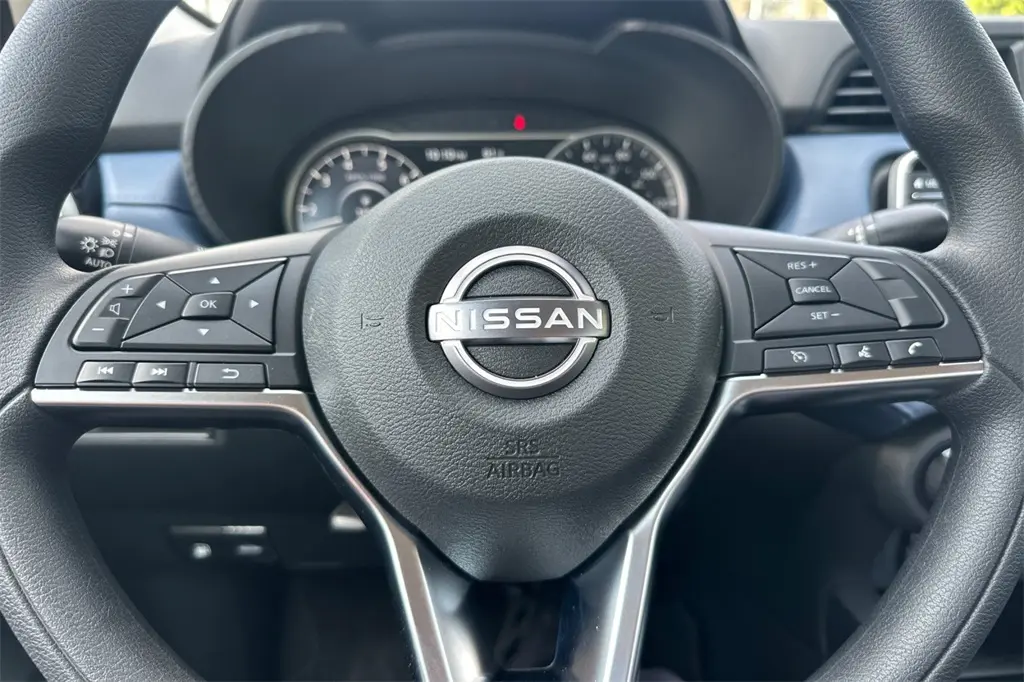 2025 Nissan Versa 1.6 SV photo 18
