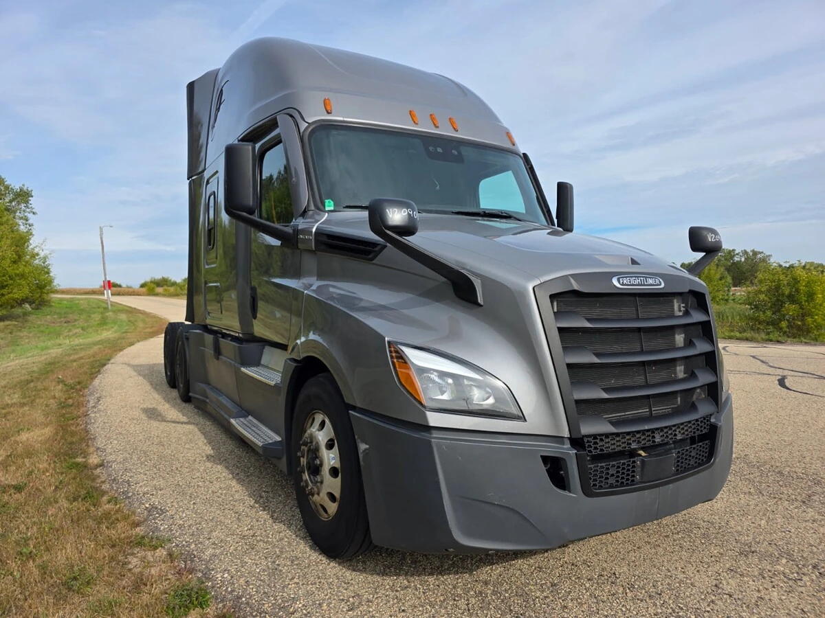 2022 Freightliner Cascadia — photo 3