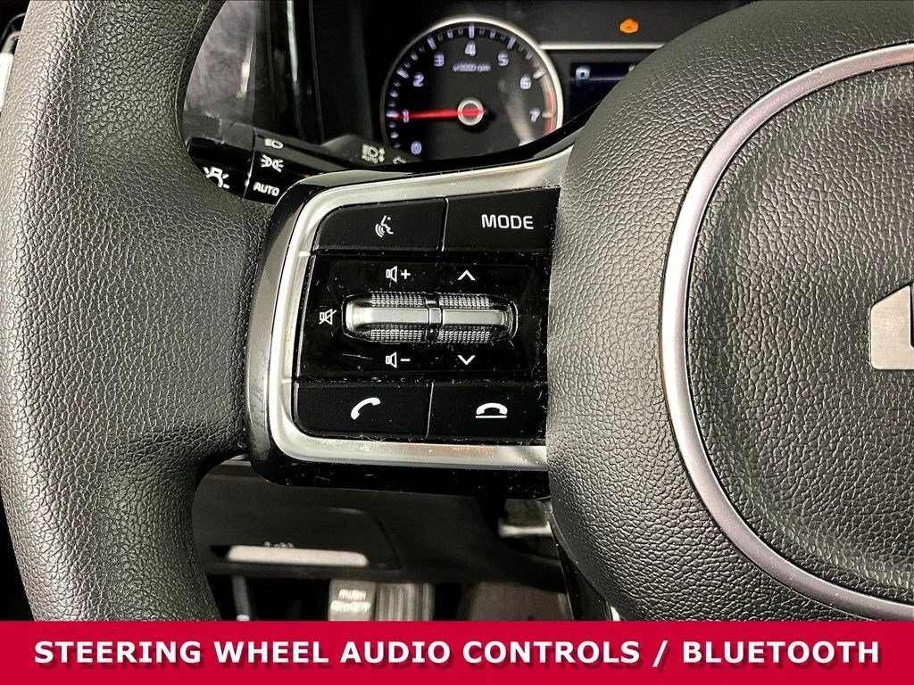 2023 Kia Sorento LX - Photo 10