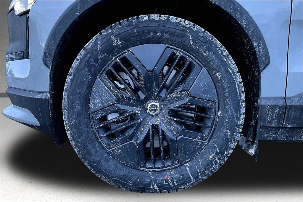 2026 Volvo - image 13