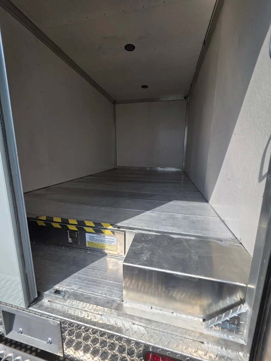2024 Isuzu NPR — photo 3