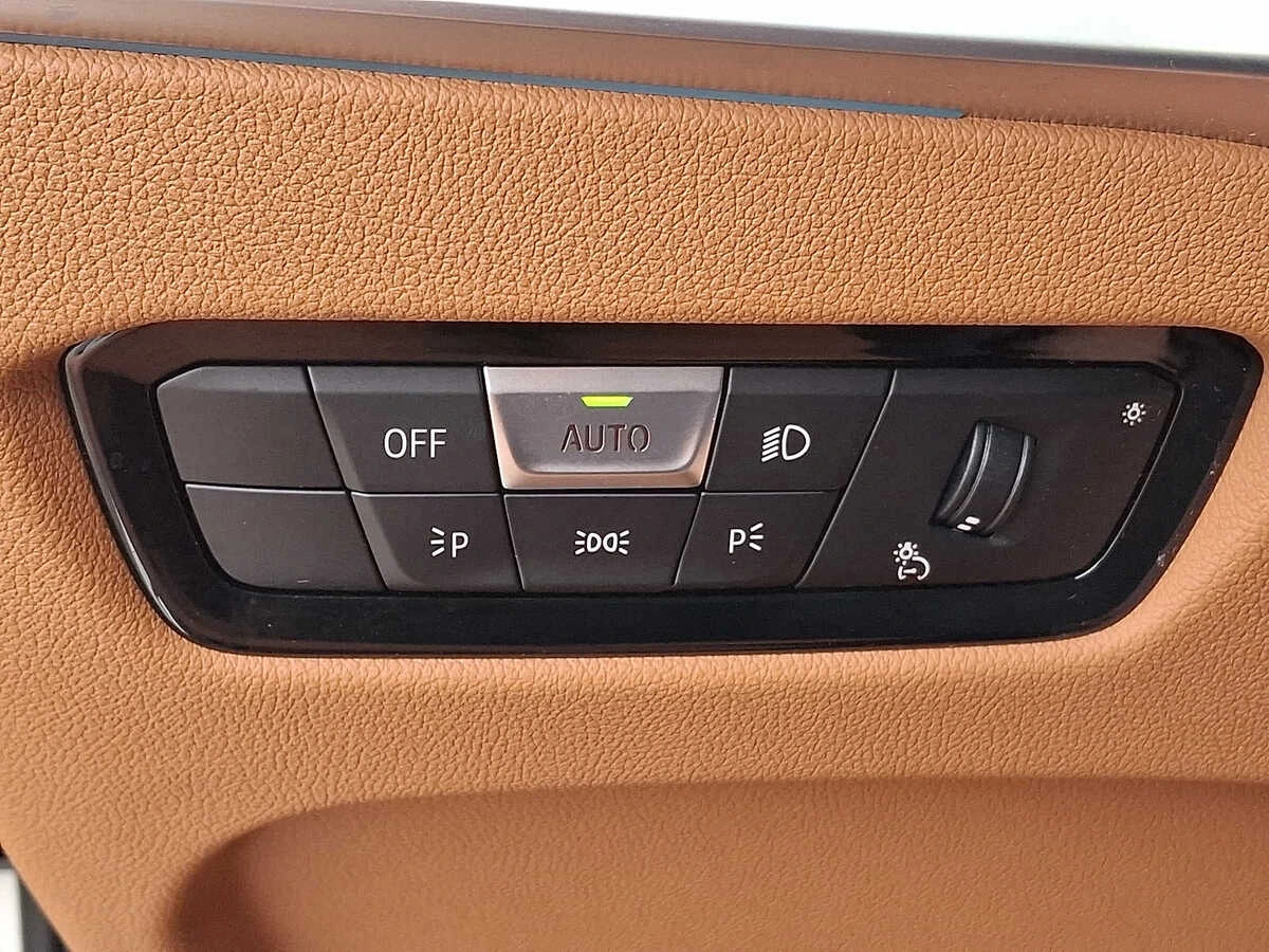 2023 BMW 3 Series 330i - Photo 24