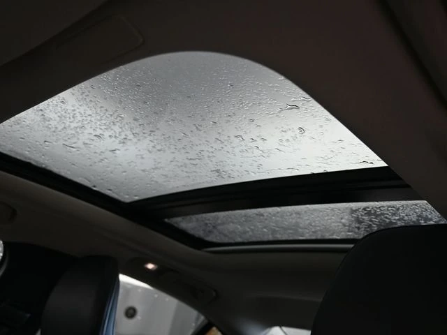 2025 Volvo - image 17