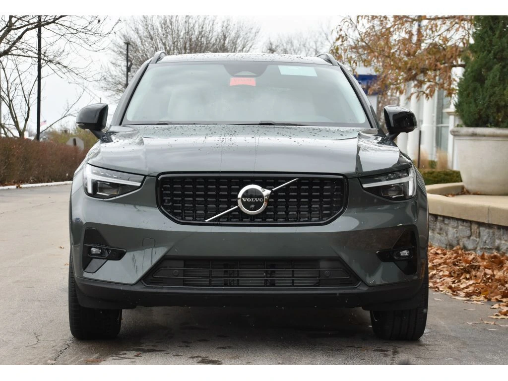 2026 Volvo - image 8