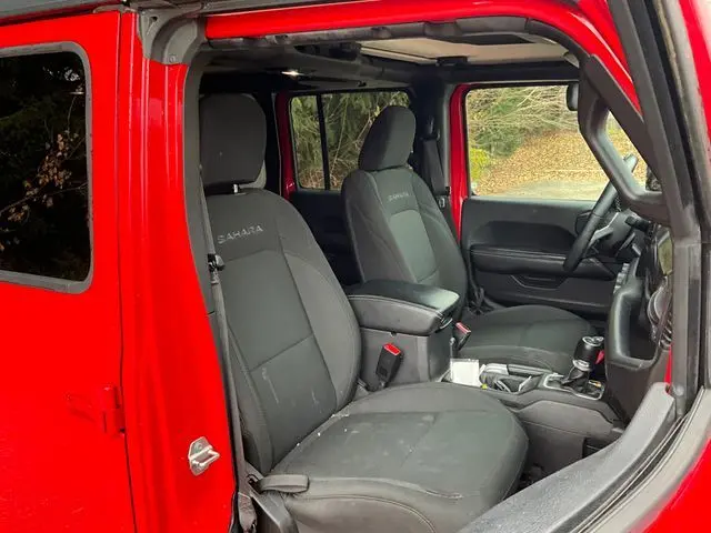 2018 Jeep Wrangler Unlimited Sahara photo 2