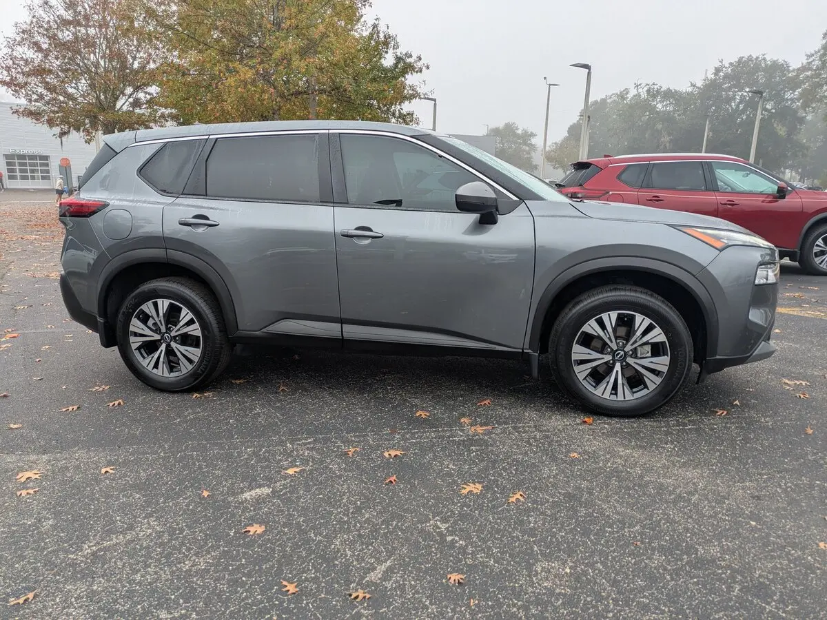 2023 Nissan Rogue SV photo 3