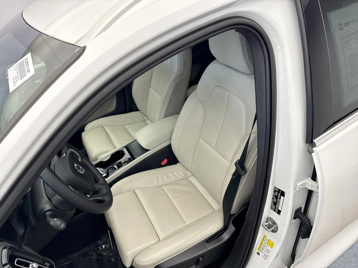 2022 Volvo - image 11