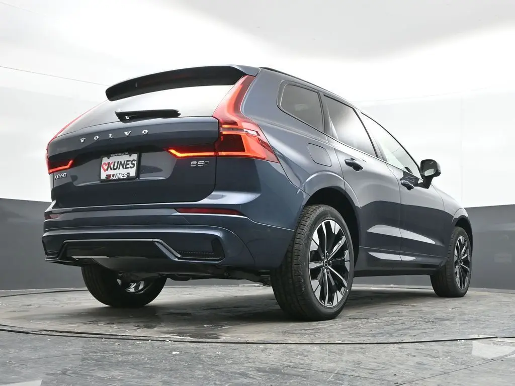 2026 Volvo - image 37