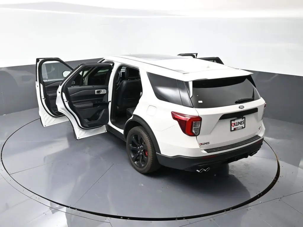 2021 Ford Explorer ST photo 46