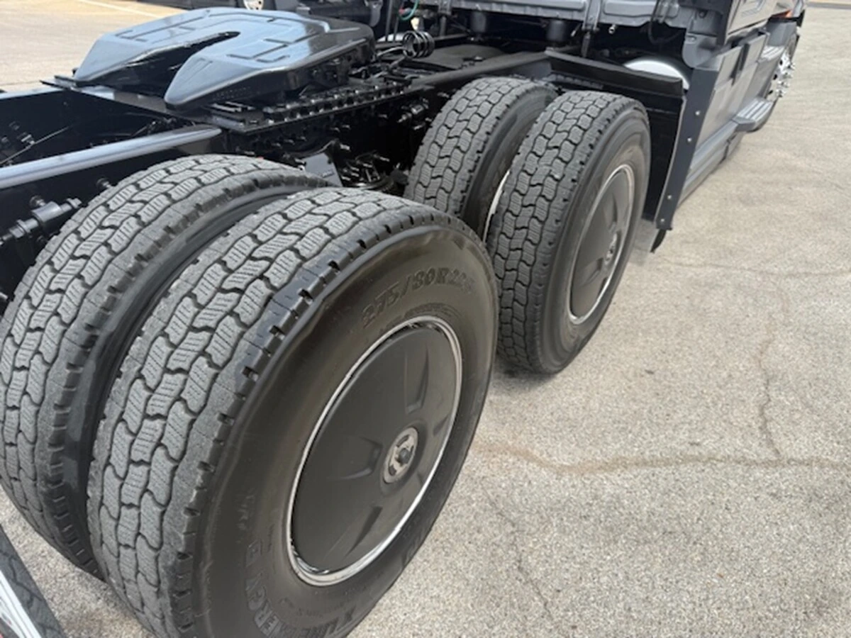 2022 Freightliner Cascadia — photo 6