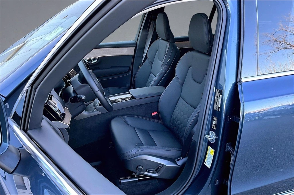 2026 Volvo - image 21