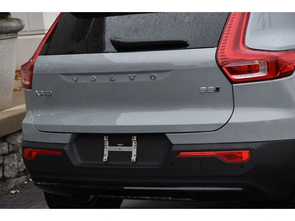 2026 Volvo - image 29