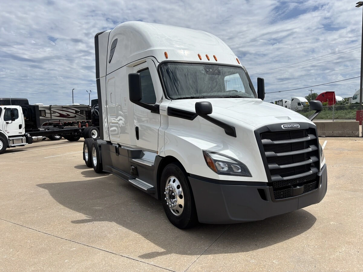 2025 Freightliner Cascadia — photo 5