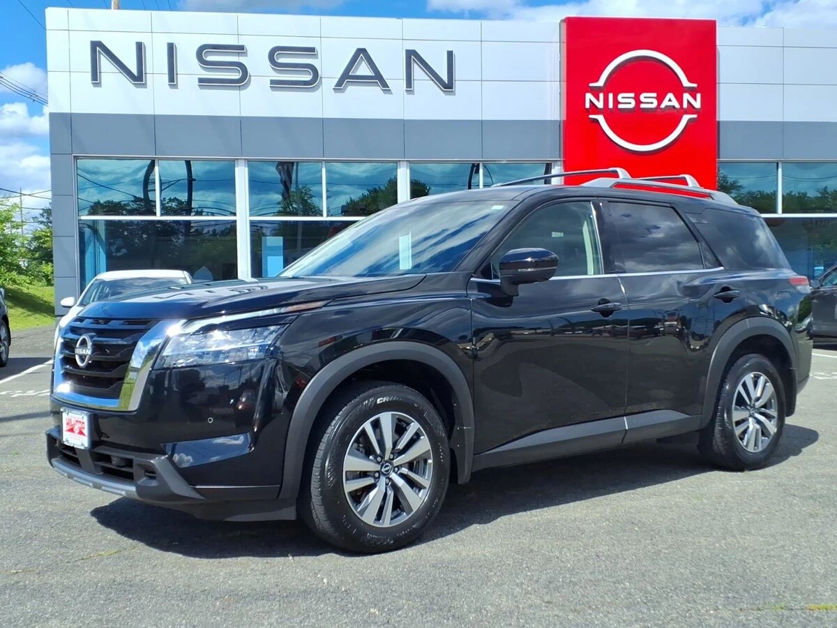 2024 Nissan Pathfinder SL 4WD's photo
