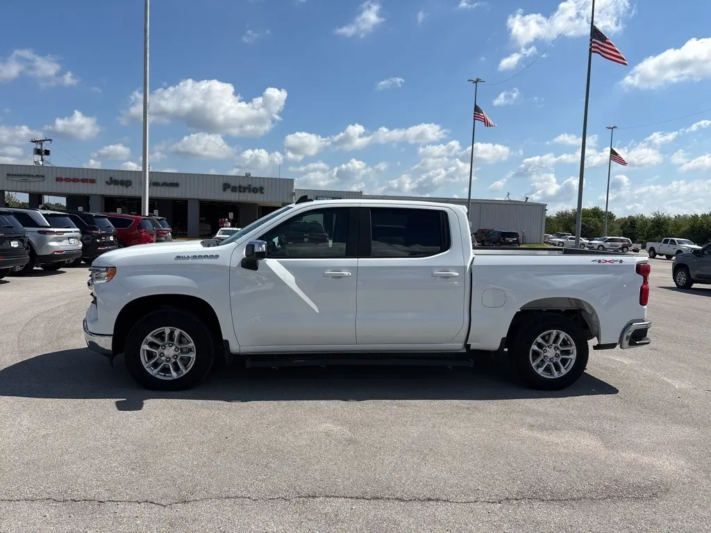 2023 Chevrolet Silverado 1500 LT1 photo 7