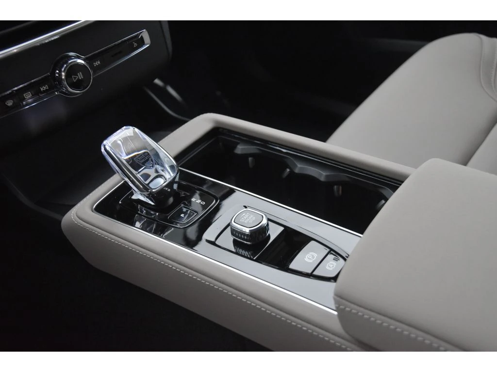 2026 Volvo - image 34