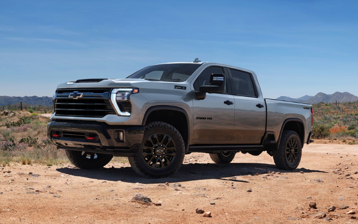 2025 Chevrolet Silverado HD Exterior Driver Side Front Profile