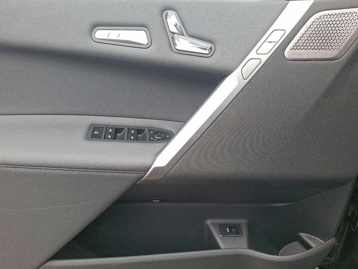2025 BMW iX M60 - Photo 12