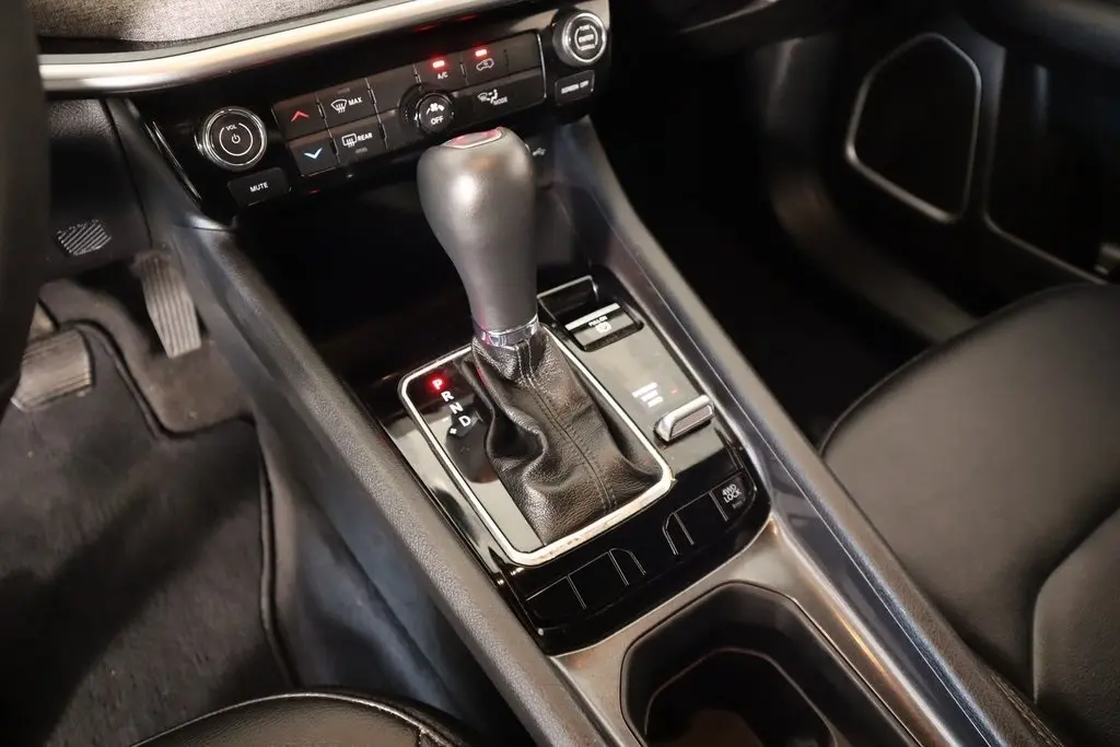 2024 Jeep Compass Latitude Lux photo 7